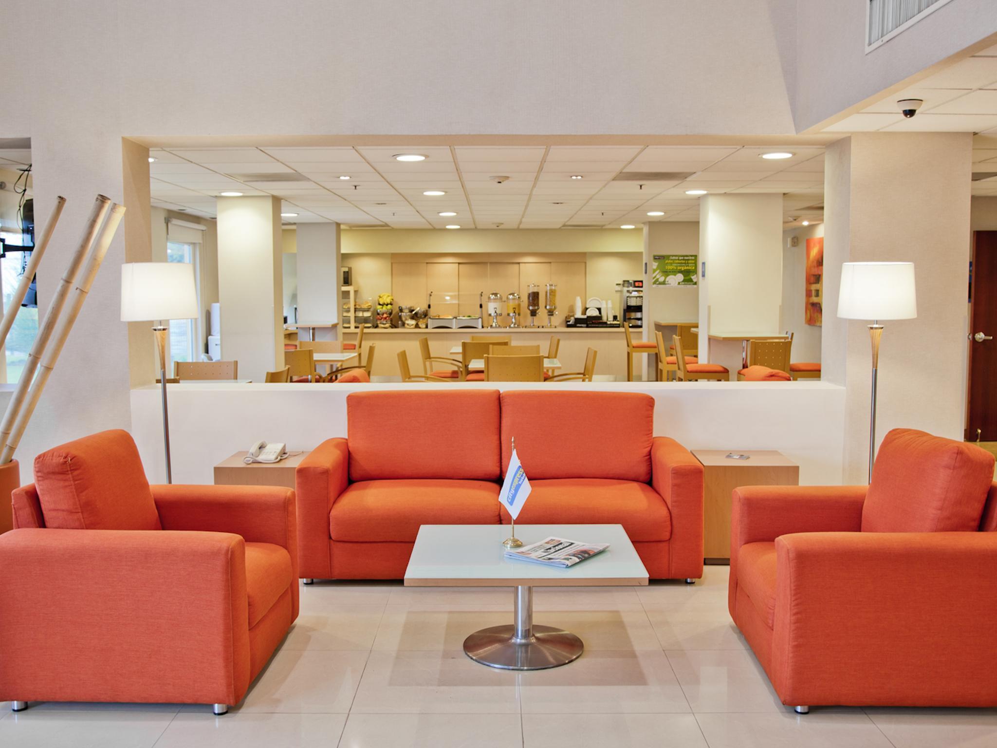 City Express By Marriott Celaya Parque Exteriör bild