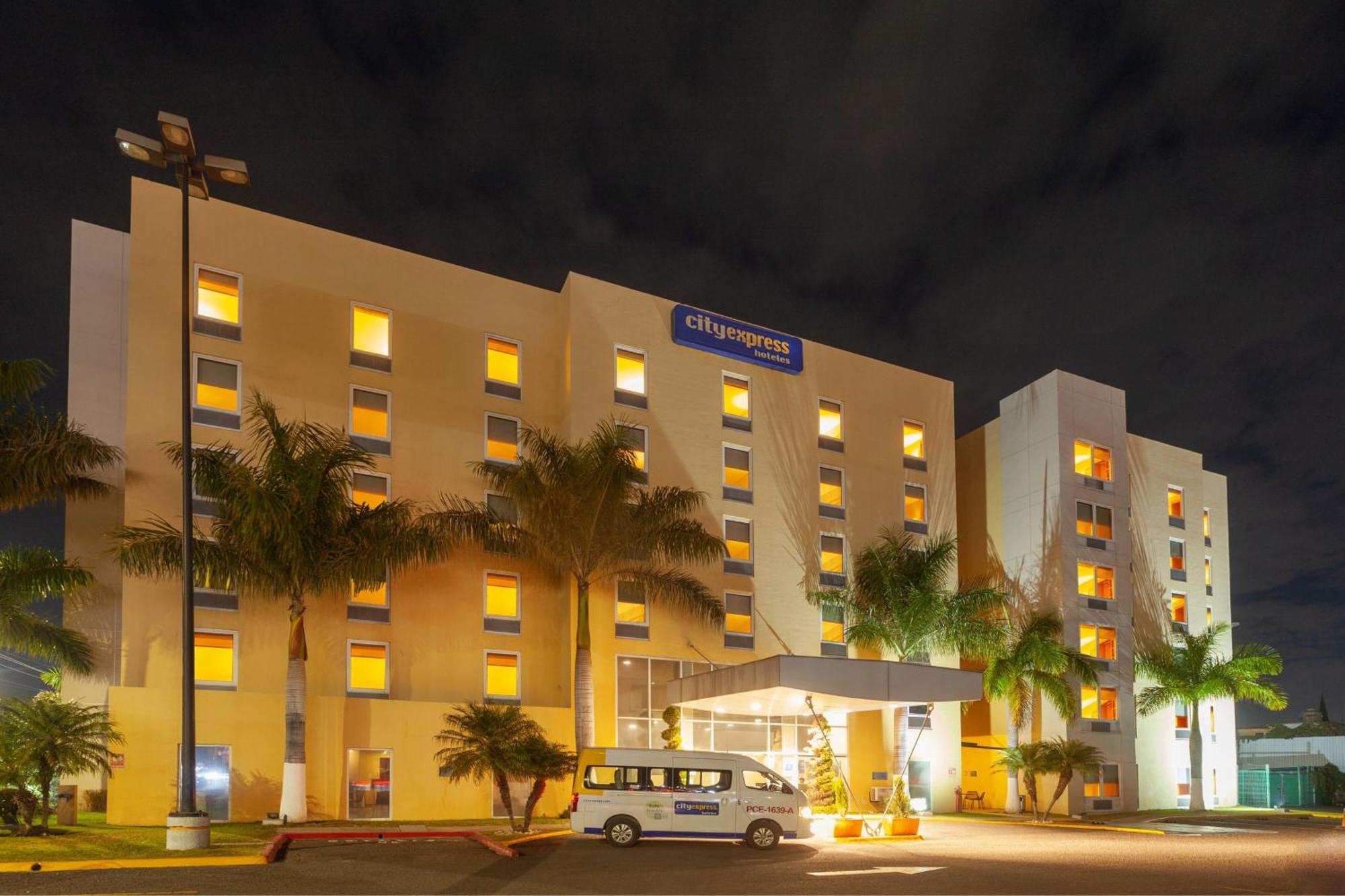 City Express By Marriott Celaya Parque Exteriör bild